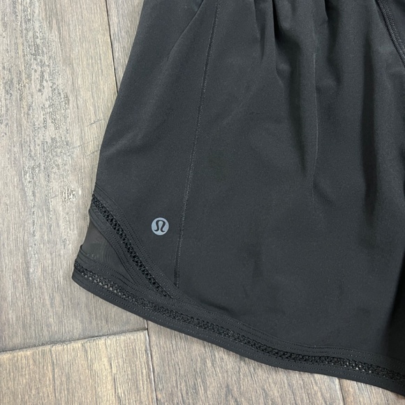 Lululemon NWOT Hotty Hot High-Rise Lined Short 4" *Lace Trim Black - Picture 3 of 8